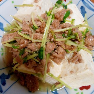 豆苗とひき肉と豆腐の炒め物
